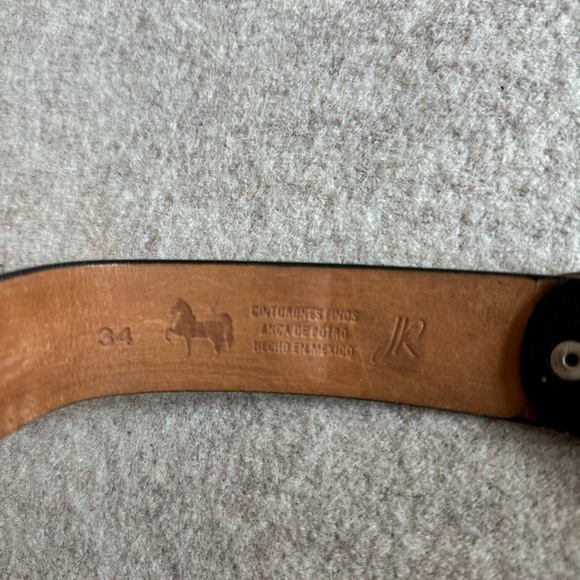 Black leather belt with silver hardware - Picture 4 of 4